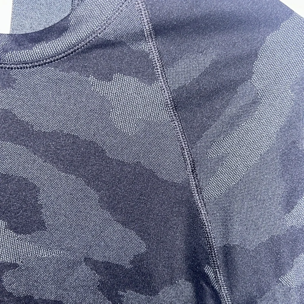 NWT Athleta Momentum Top Black and Gray Camo- Small - Picture 4 of 7